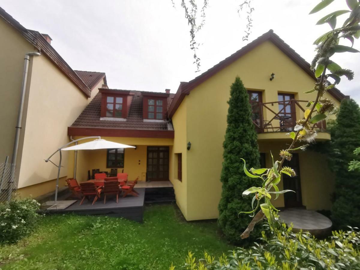 Hotel Hella Vendeghaz Erlau Exterior foto